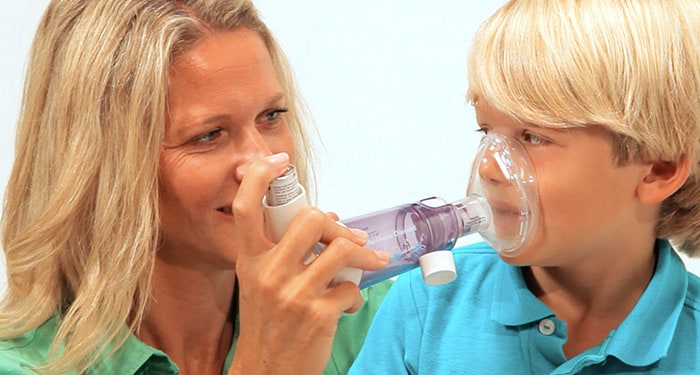Astmabehandling | Hvad er med åndingsbeholder? |